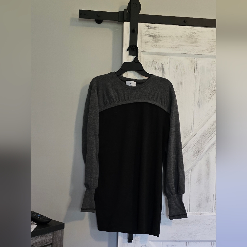 Dress or wear with leggings and tall boots ! Size Large.